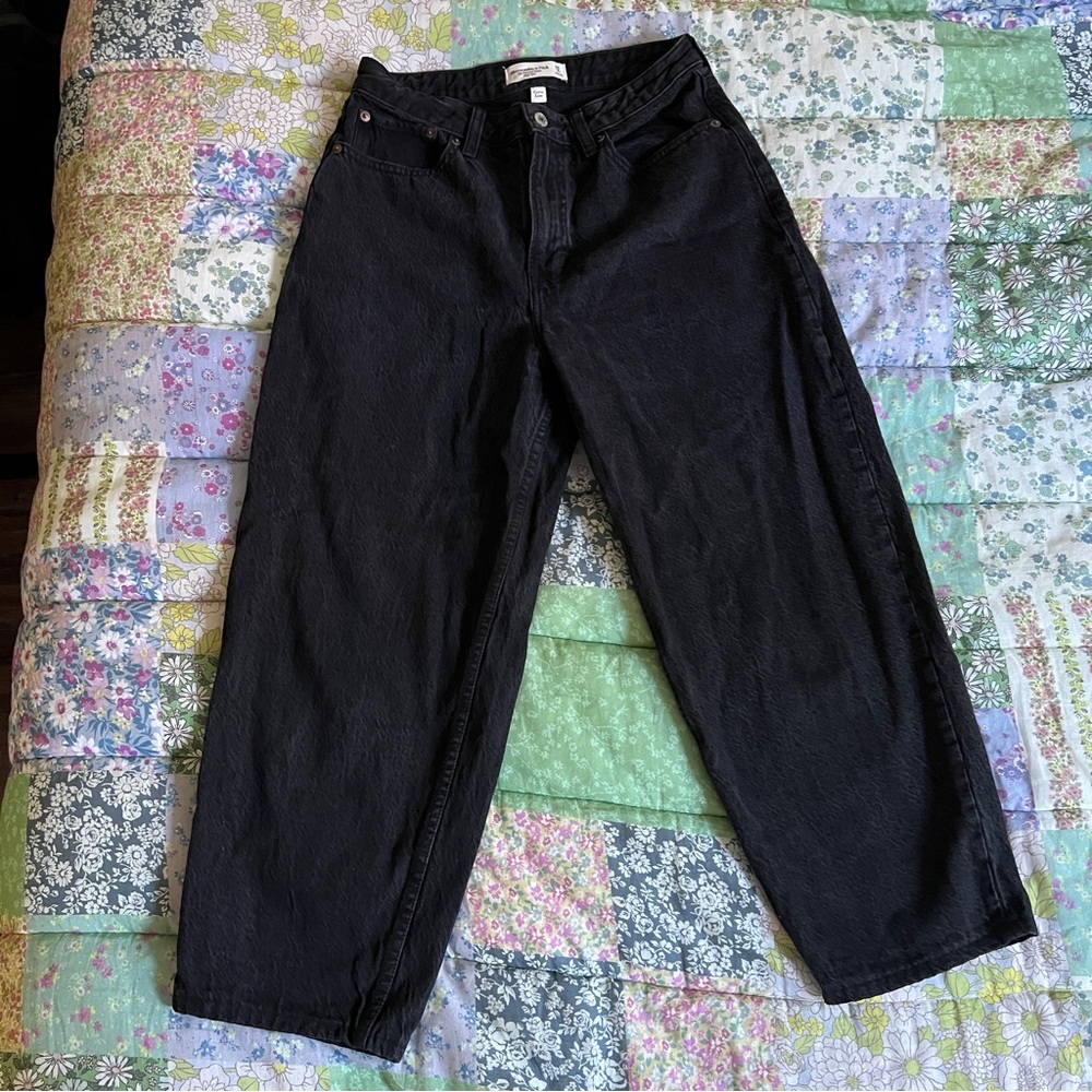 Abercrombie & Fitch curve love barrel jeans black extra short